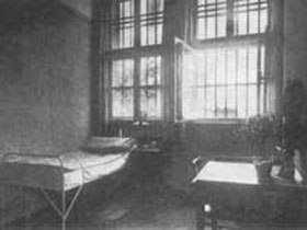 Камера, где Гитлер писал "Майн Кампф"