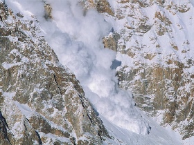 Снежная лавина. Фото с сайта wallpaper.zoda.ru