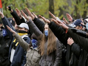 Молодые националисты. Фото с сайта www.itogi.ru