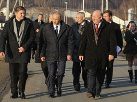 Путин в Верхней Верее. Фото с сайта премьера.