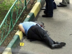 Тело Юрия Буданова на месте убийства. Фото ©AFP