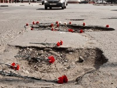 Красноярцы отсуживают у дорожников компенсации за ямы на дорогах