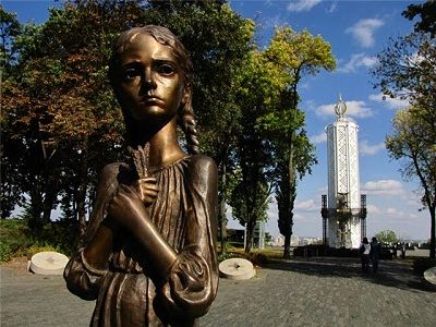Памятник жертвам Голодомора. Источник - viti.com.ua/