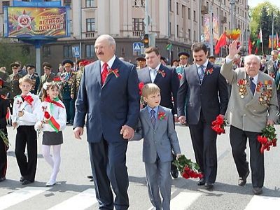 Лукашенко на праздновании Дня Победы в Минске. Источник - http://www.belta.by/