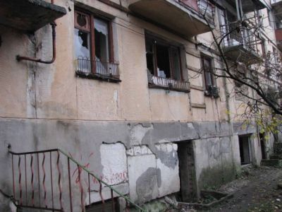 В Карпинске в ветхих домах отключили электричество, но людей не переселяют