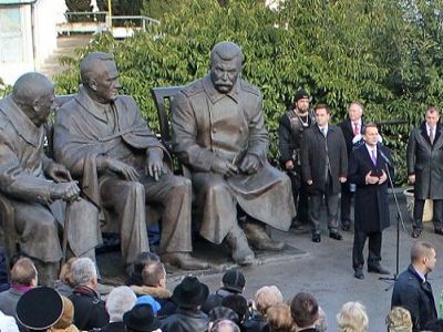 Открытие памятника Черчиллю, Рузвельту и Сталину в Ялте. Источник - http://ichef.bbci.co.uk/