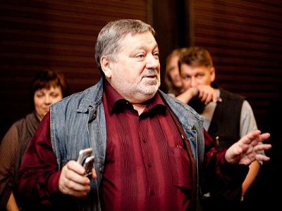 Уволенный дирктор театра Б.Мездрич. Источник - http://www.infonsk.com/