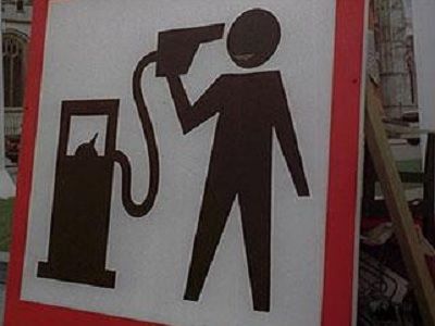 СМИ: В аннексированном Крыму сохраняется нехватка бензина