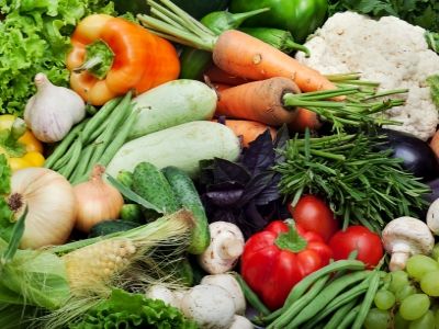 Каждый третий россиянин стал экономить на овощах и фруктах