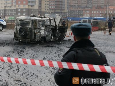 В Петербурге неизвестные расстреляли полицейскую машину