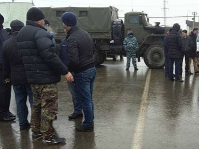В Дагестане полиция заблокировал автопробег в честь Путина и Кадырова