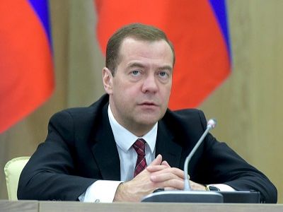 Медведев пообещал не повышать налоги до 2018 года