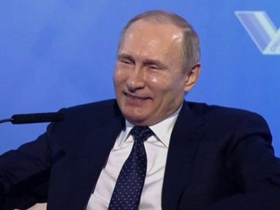 Путин произвел ряд перестановок среди глав регионов и полпредов
