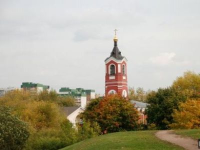 На юге Москвы загорелся православный храм