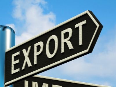 Объем российского экспорта сократился на треть