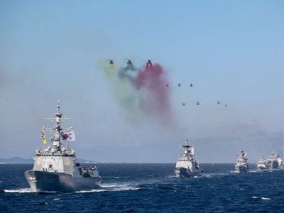 Корабль Южной Кореи открыл предупредительный огонь по двум судам КНДР