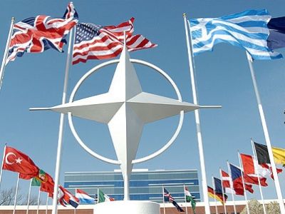 НАТО повысит боеготовность сотен тысяч военных из-за действий России