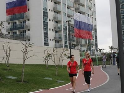 Спортсмены рассказали, что в Олимпийской деревне сорвали российские флаги
