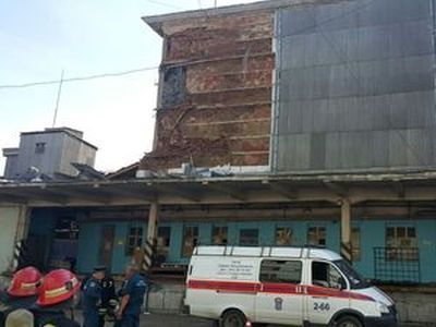 После обрушения стены хладокомбината в Екатеринбурге эвакуированы 300 рабочих