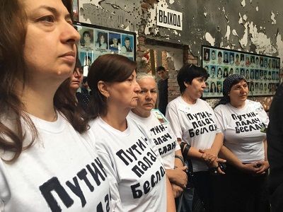 Верховный суд СО смягчил наказание всем матерям Беслана за пикет в футболках с Путиным
