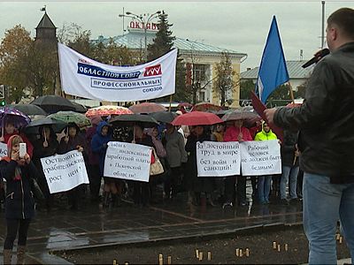 Воспитатели детсада в Псковской области вышли на митинг против маленьких зарплат