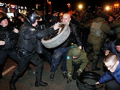 На Майдане в Киеве произошли стычки между полицейскими и протестующими