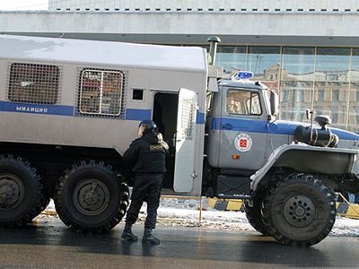 Отныне заключенных в Москве будут перевозить на освященных автозаках