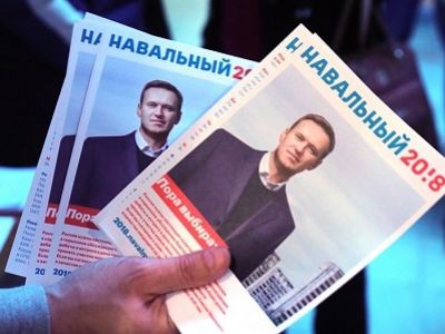Сторонника Навального задержали за отказ показать личную переписку