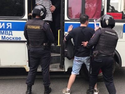 Активиста штаба Навального во Пскове задержали из-за 