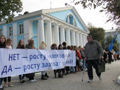 Учителя на молчаливом пикете требовали обещанную Путиным зарплату
