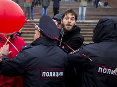 Число задержанных перевалило за две сотни — Митинги в Российской Федерации