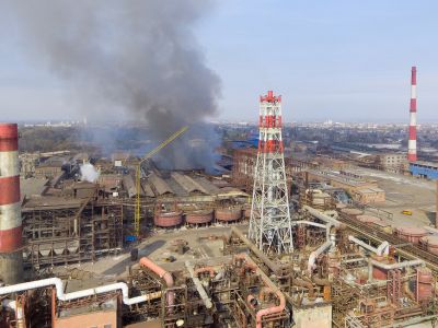 Жители Владикавказа пожаловались на удушье после пожара на заводе 
