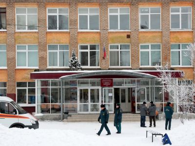 Предъявлено обвинение охраннику пермской школы 127, на учеников которой напали подростки