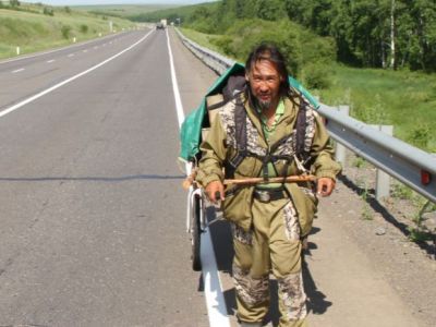 Идущего против Путина шамана из Якутии остановили пропутинские шаманы из Бурятии
