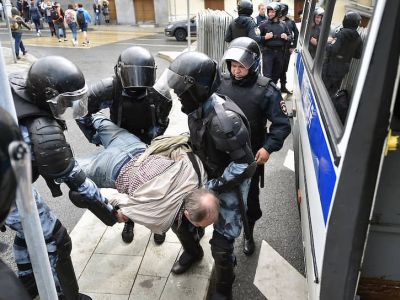 Участников московских протестов ставят на профилактический учет в полиции