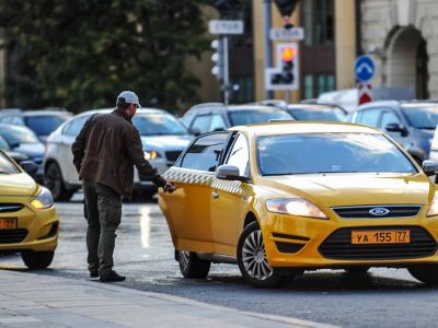 Такси. Фото: Андрей Махонин/ТАСС