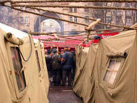 Палаточный лагерь в Киеве. Фото: img.lenta.ru (с)