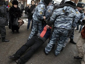 Задержания на акции в поддержку Михаила Ходорковского. Фото: daylife.com