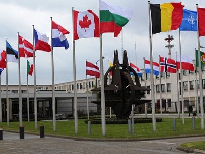 Флаги у штаб-квартиры НАТО. Фото: fmjdata.com