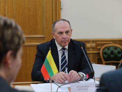 Литва выслала российского консула