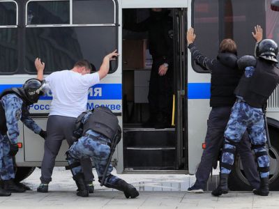 В Петербурге задержали участника пикета в поддержку фигурантов 