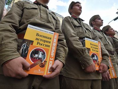 В Псковской области власти объяснили обмороки школьников волнением из-за патриотических чувств