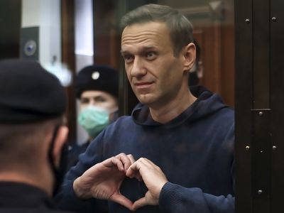 Навальный передал денежную часть премии фонда Бориса Немцова семьям политзаключенных