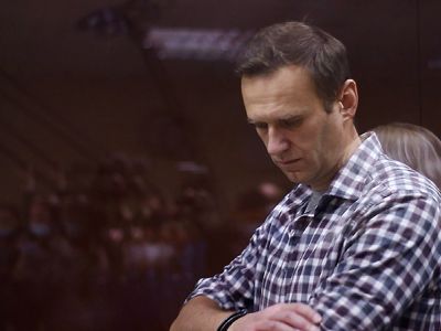 Навальный подал в суд на администрацию 