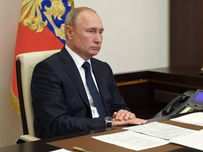 В своем новогоднем послании Путин сетует на коронавирус и тяжелые вызовы