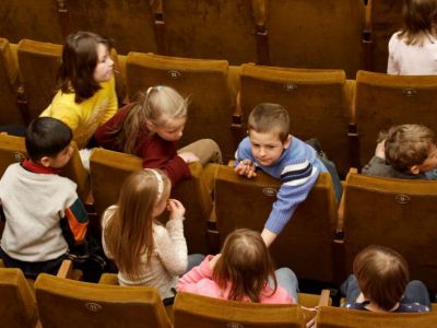 В Петербурге детям запретили ходить в музеи, театры и на спортивные соревнования
