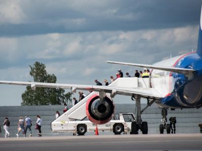Российская авиакомпания Azur Air вдвое сократит число используемых самолетов из-за нехватки запчастей