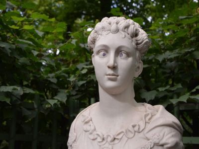 В Петербурге возбудили уголовное дело из-за пририсованных зрачков скульптуре в Летнем саду