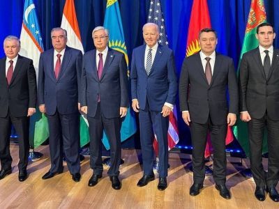 Лидеры стран Центральной Азии и США. Фото: "Ведомости"